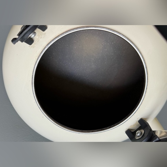 Le Creuset Enamel on Steel Classic Tea Kettle with Stay-Cool Folding Handle. OS - Picture 4 of 9